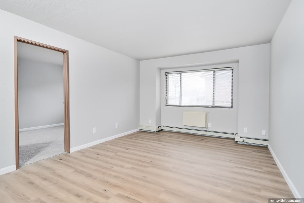 South Milwaukee apartments for rent - image - large (41).jpg