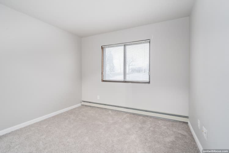 South Milwaukee apartments for rent - image - large (42).jpg