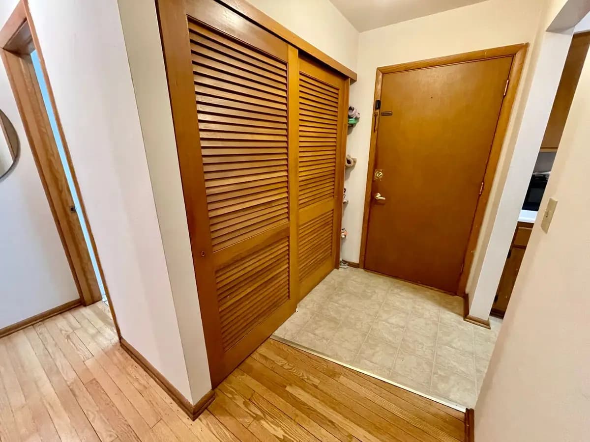 1216 Memorial Drive - 8, South Milwaukee, WI 53172 - Apartment - 13