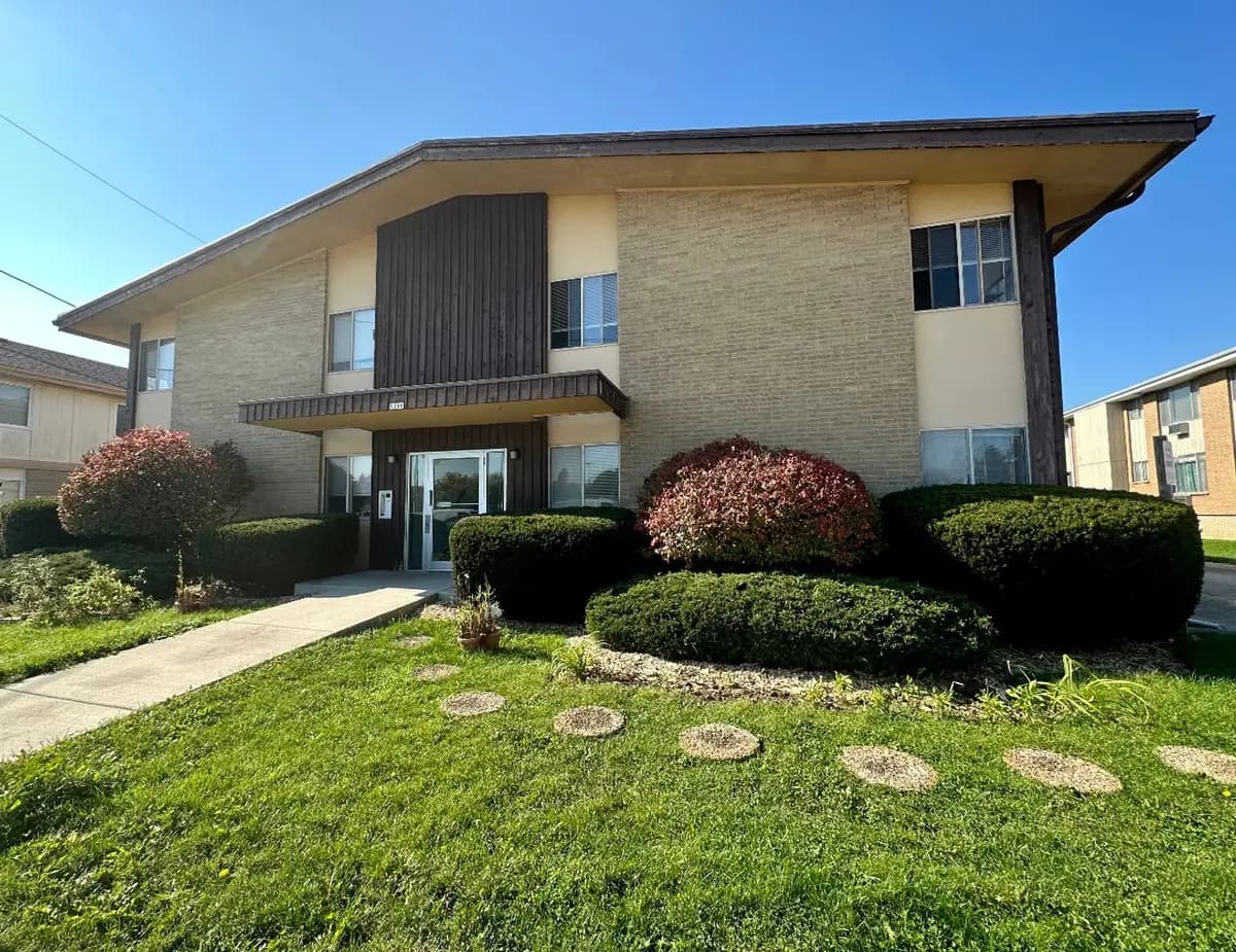 South Milwaukee apartments for rent - Property image - 1216 Memorial Drive - 8, South Milwaukee, WI 53172 - 1
