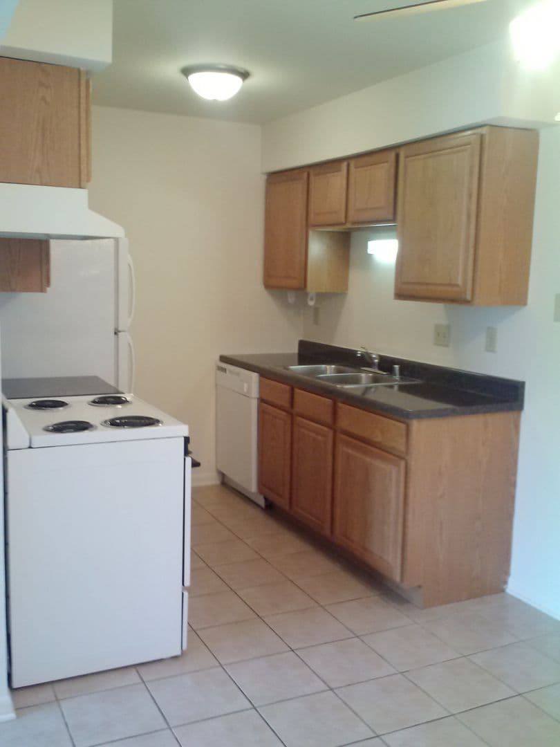 Lake Bluff Apartment Homes - Apartment - 6