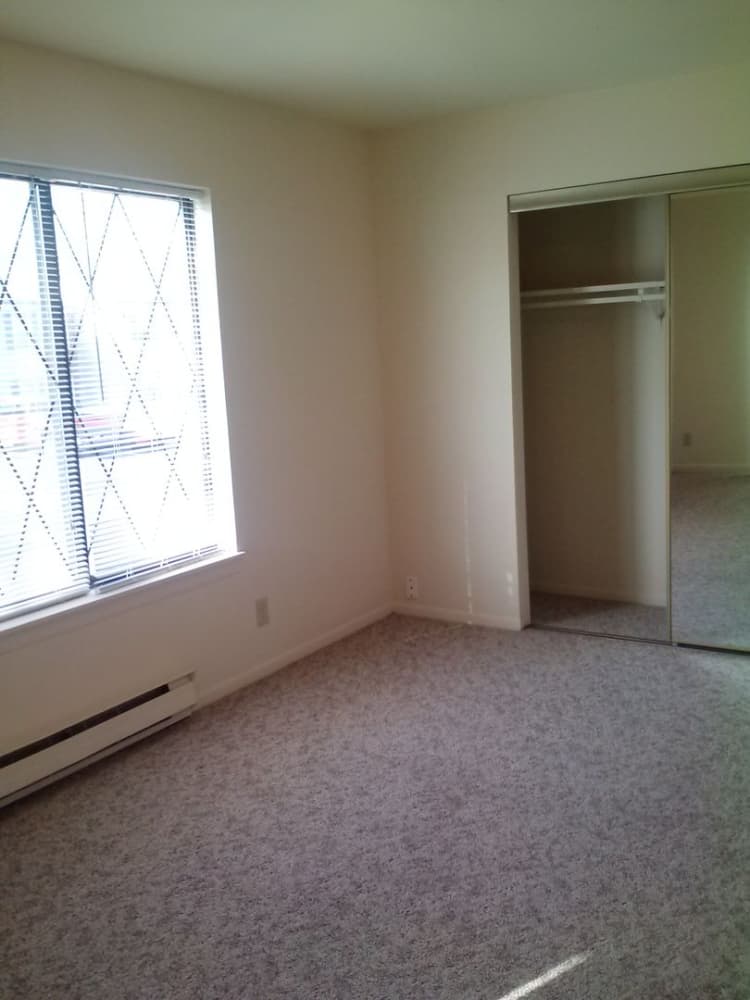 South Milwaukee apartments for rent - image - large (7).jpg