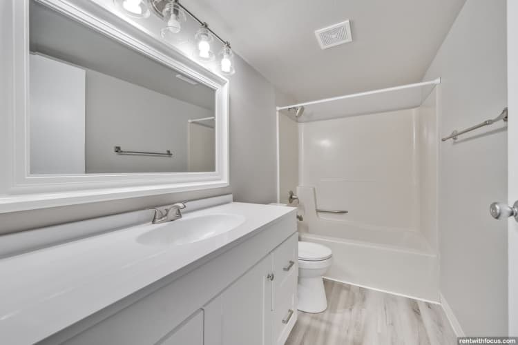 South Milwaukee apartments for rent - image - large (34).jpg