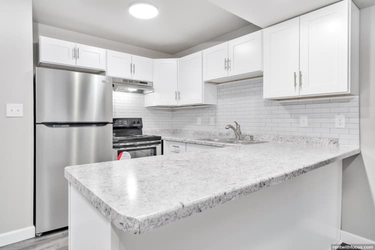 South Milwaukee apartments for rent - image - large (37).jpg