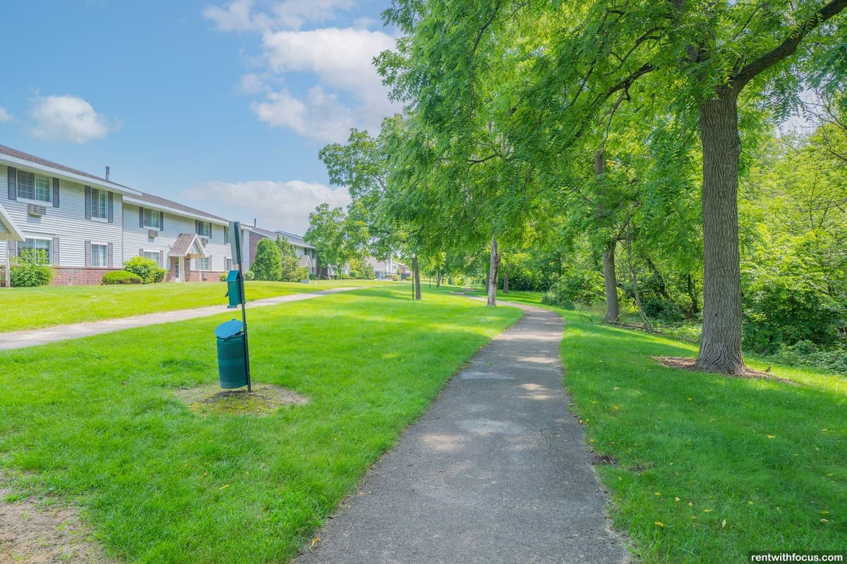 South Milwaukee apartments for rent - image - large (15).jpg