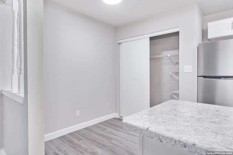 South Milwaukee apartments for rent - image - large (24).jpg