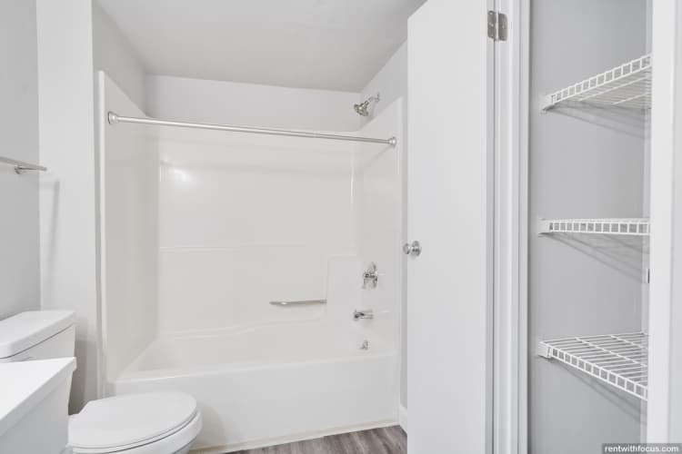 South Milwaukee apartments for rent - image - large (29).jpg