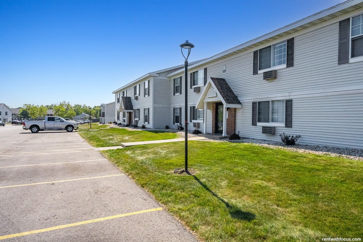 South Milwaukee apartments for rent - Property image - The Reserve on Southtowne III - 3