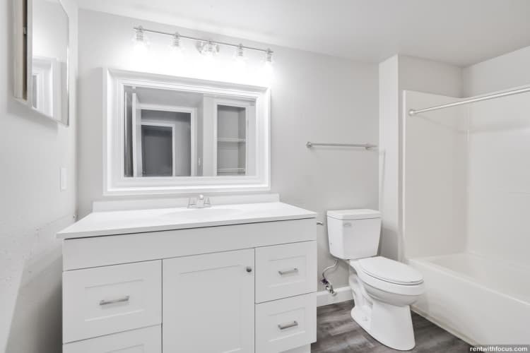 South Milwaukee apartments for rent - image - large (30).jpg