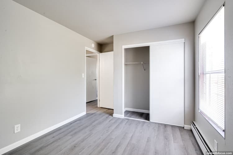 South Milwaukee apartments for rent - image - large (54).jpg