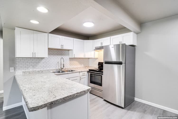 South Milwaukee apartments for rent - image - large (72).jpg