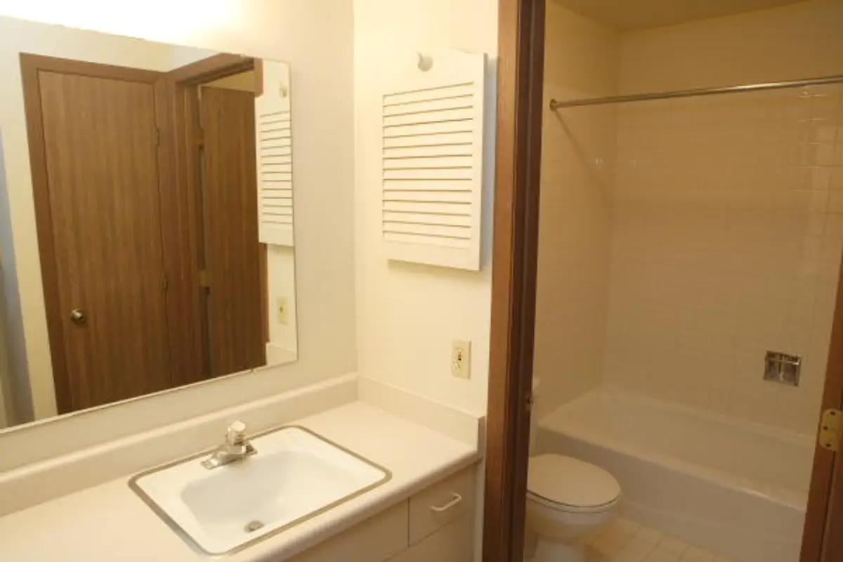 undefined apartments for rent - image - 1830-bathroom.jpg - 3