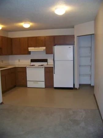 South Milwaukee apartments for rent - image - Kitchen+2-1920w (1).webp