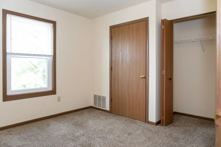 South Milwaukee apartments for rent - image - coachlight_009-1920w.webp