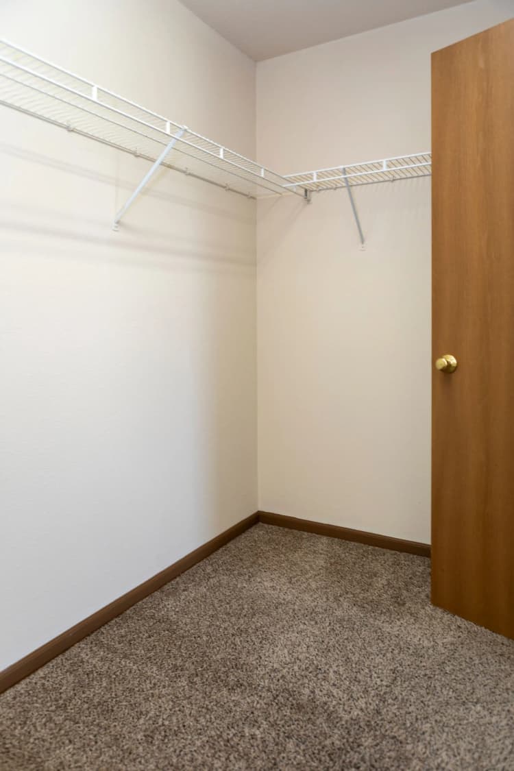 South Milwaukee apartments for rent - image - coachlight_017-1920w.webp