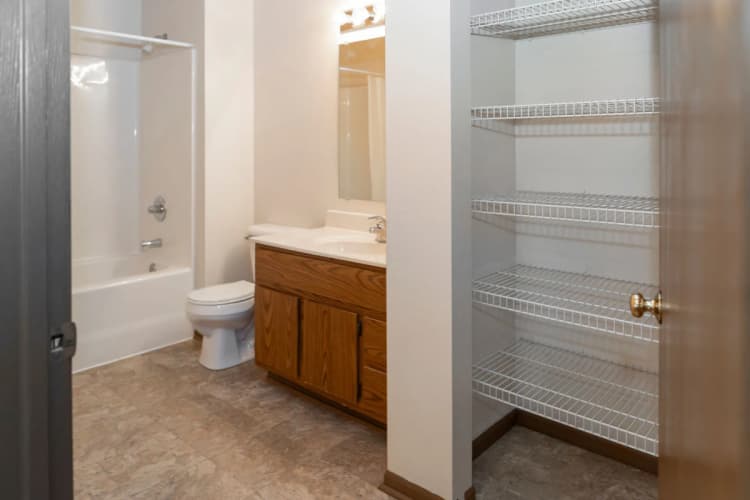 South Milwaukee apartments for rent - image - coachlight_032-1920w.webp