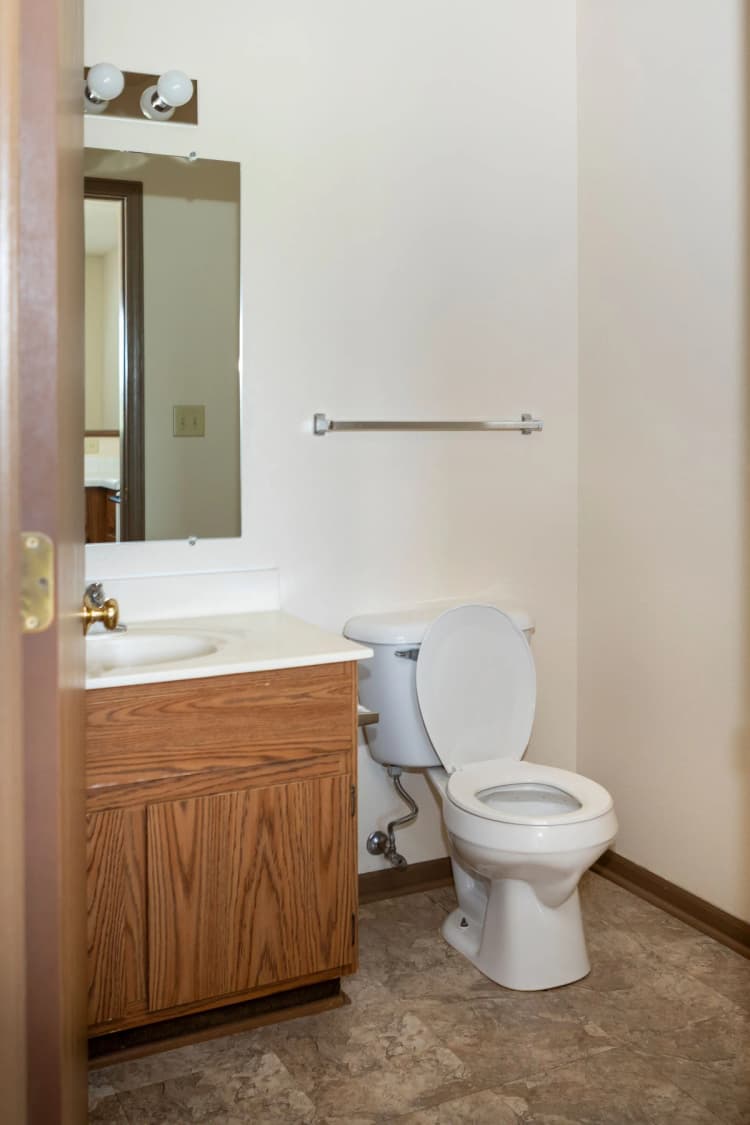 South Milwaukee apartments for rent - image - coachlight_043-1920w.webp