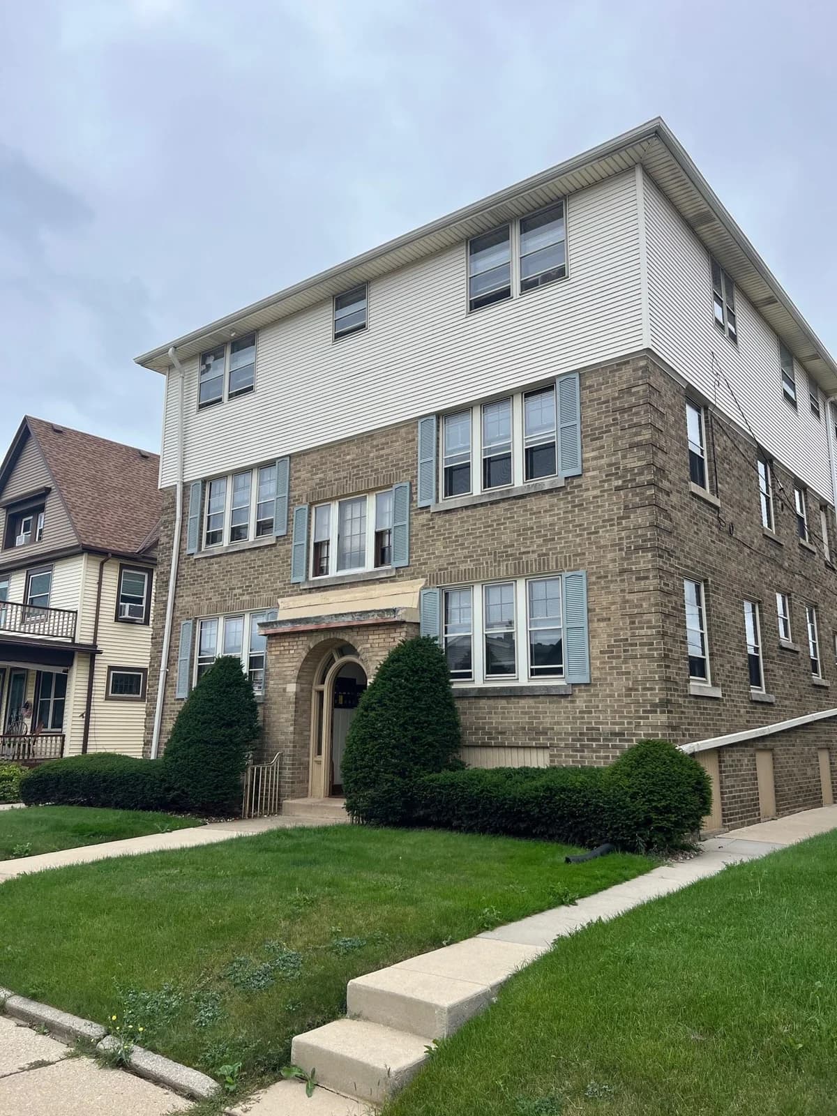 South Milwaukee apartments for rent - Property image - 915 Minnesota Ave. ( 11 Unit) - 2