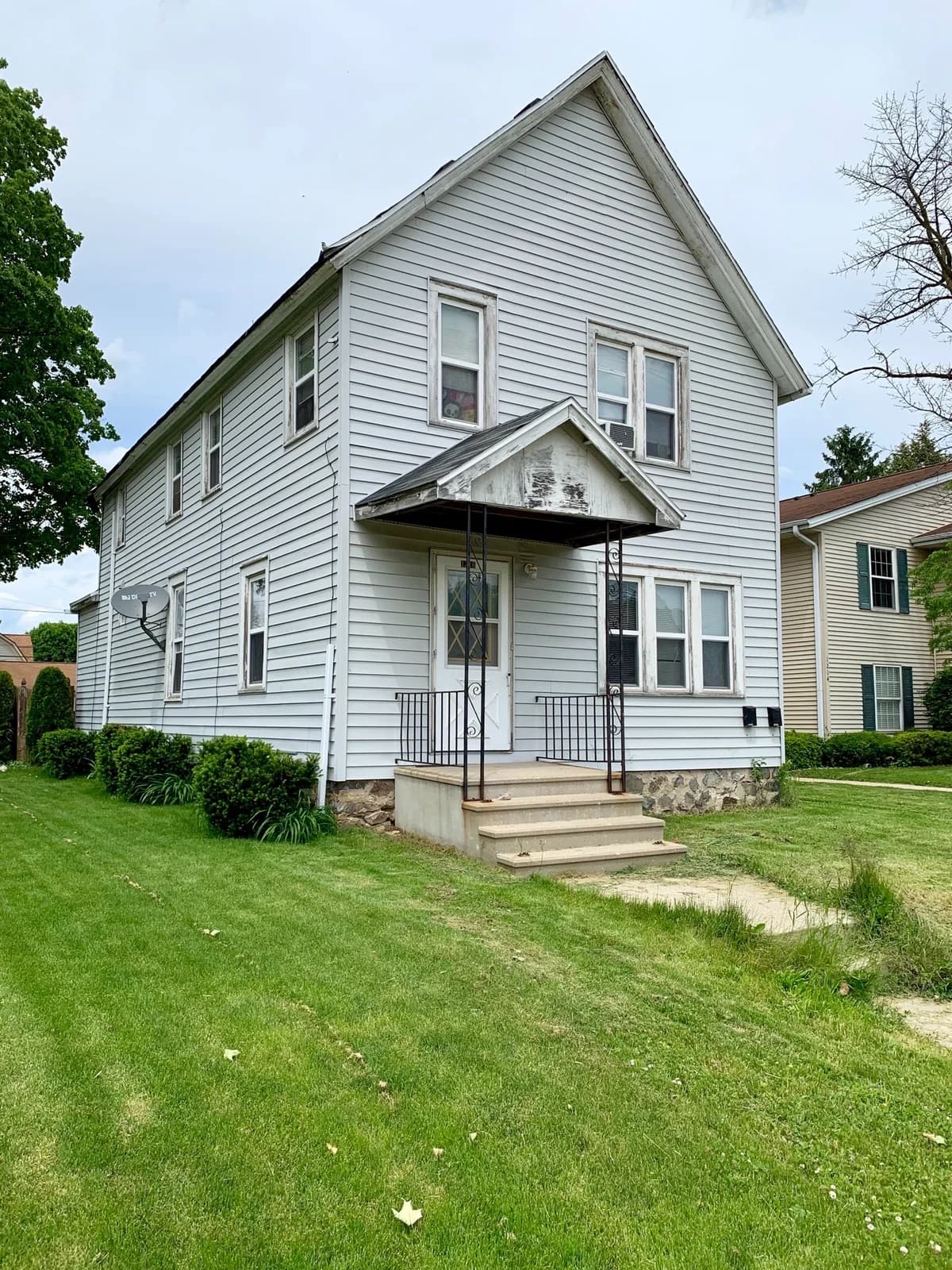 South Milwaukee apartments for rent - Property image - 1216 Marquette Avenue-Duplex - 2