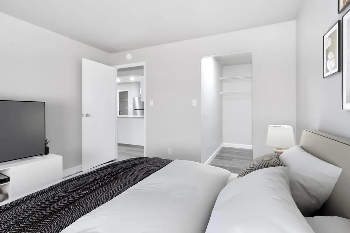 undefined apartments for rent - image - the-reserve-on-south-towne-south-milwaukee-wi-1-bedroom-heavy.jpg - 3