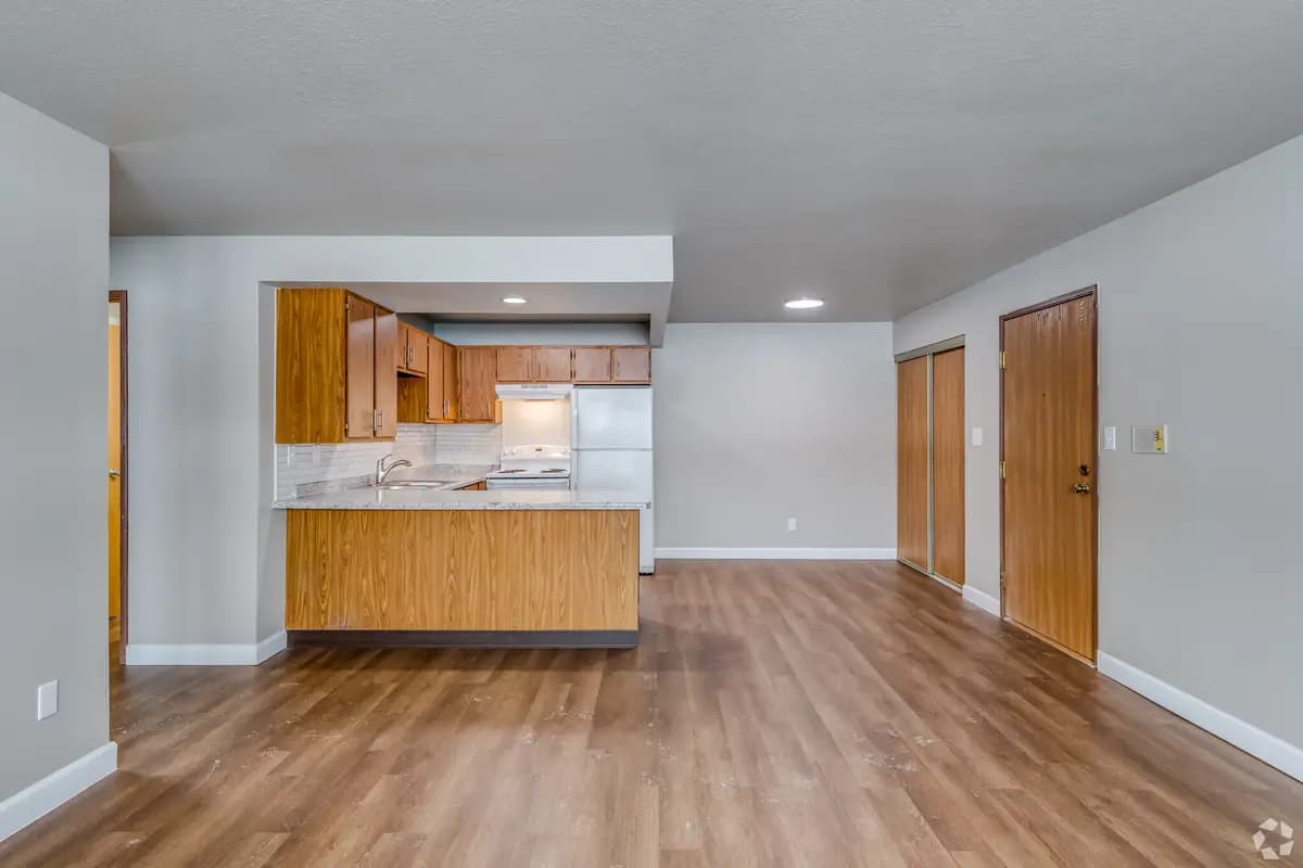 undefined apartments for rent - image - the-reserve-on-south-towne-south-milwaukee-wi-2-br-1-ba---850sf (3).jpg - 2