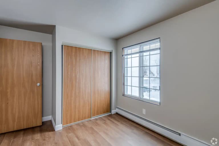 undefined apartments for rent - image - the-reserve-on-south-towne-south-milwaukee-wi-2-br-1-ba---850sf (5).jpg