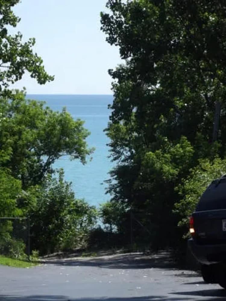 undefined apartments for rent - image - lake-bluff-lake-view87470-1920w.png